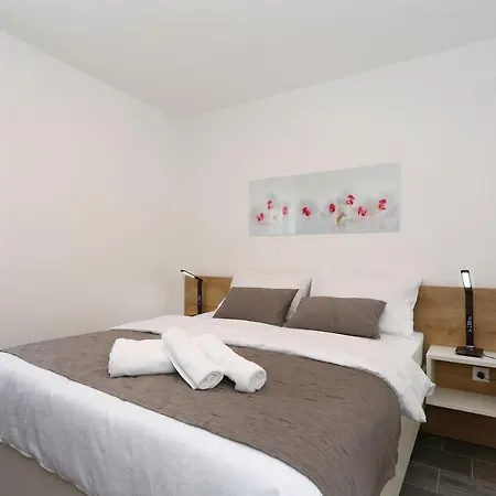 Ankora 1 With Heated Pool