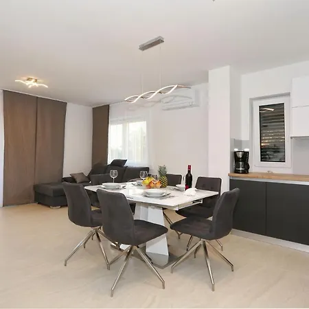 Ankora 1 With Heated Pool