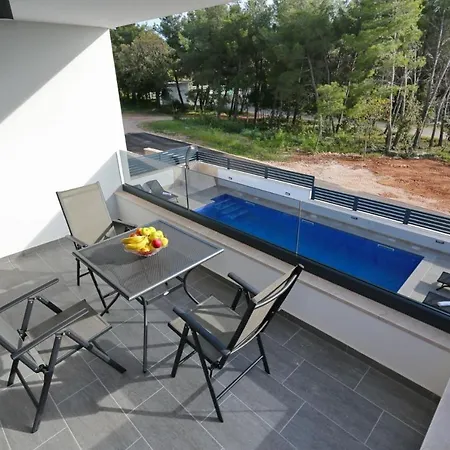Lägenhet Ankora 1 With Heated Pool Biograd Na Moru