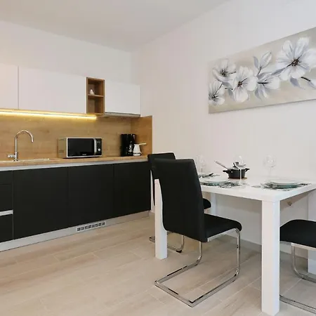 Apartamento Ankora 1 With Heated Pool Biograd Na Moru