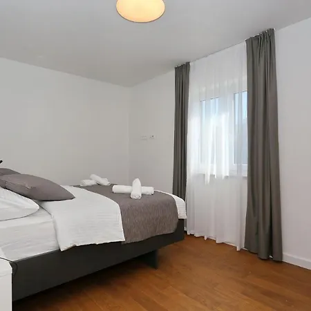 Apartment Ankora 1 With Heated Pool Biograd Na Moru