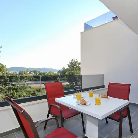 Apartment Ankora 1 With Heated Pool