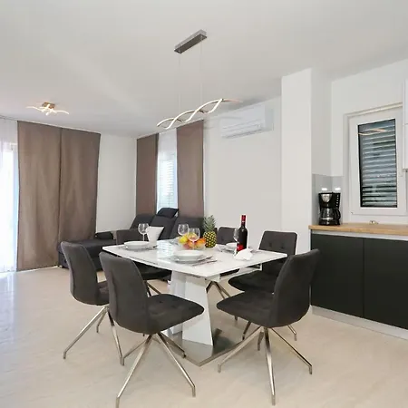 Ankora 1 With Heated Pool