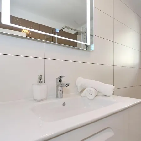 Ankora 1 With Heated Pool Biograd Na Moru