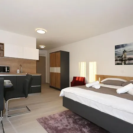 Apartment Ankora 1 With Heated Pool