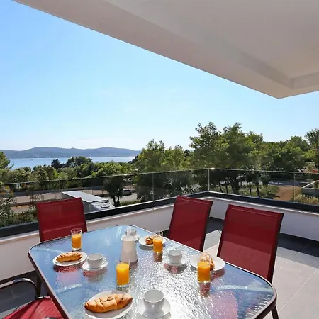 Apartment Ankora 1 With Heated Pool