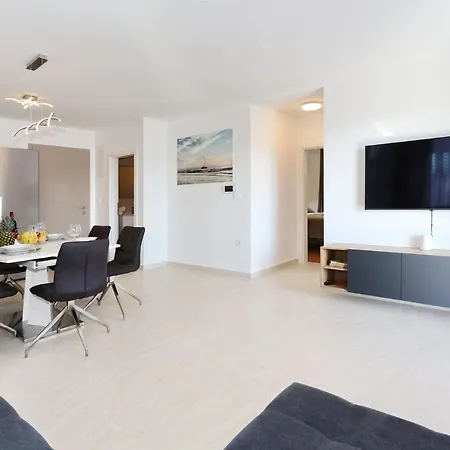 Ankora 1 With Heated Pool Apartment