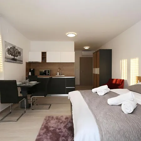 Apartment Ankora 1 With Heated Pool Biograd Na Moru