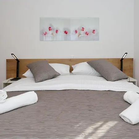 Ankora 1 With Heated Pool Appartement Biograd Na Moru