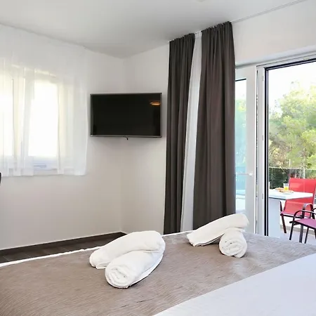 Ankora 1 With Heated Pool Biograd Na Moru