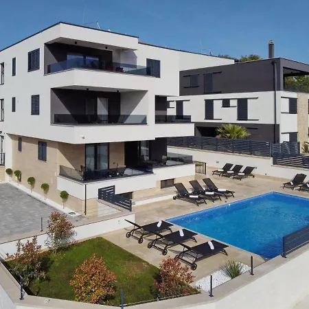 Ankora 1 With Heated Pool