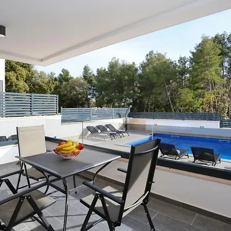 Apartment Ankora 1 With Heated Pool Biograd Na Moru