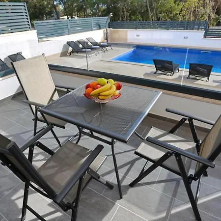 Ankora 1 With Heated Pool