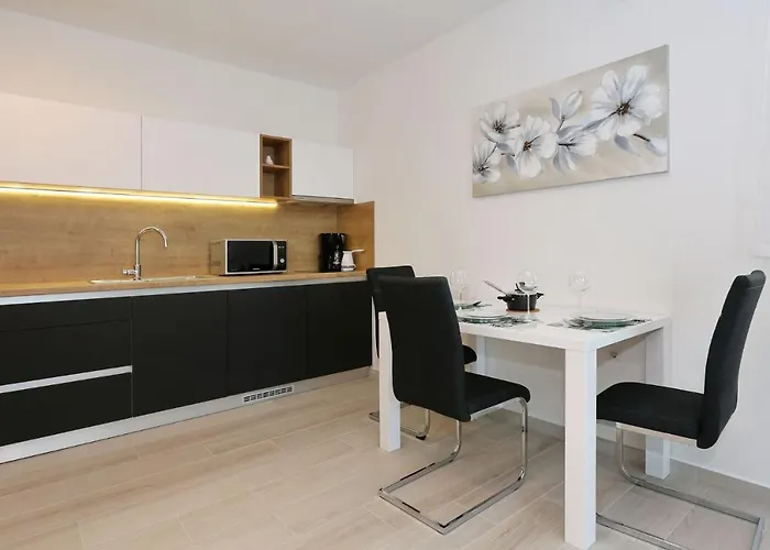 Apartman Ankora 1 With Heated Pool Biograd Na Moru