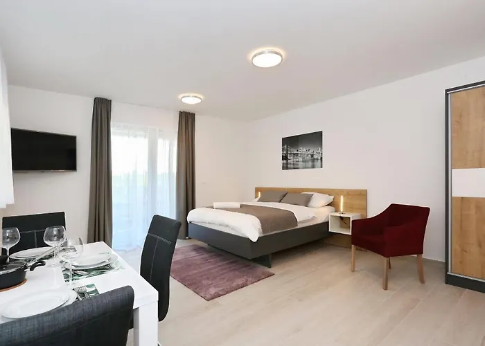 Ankora 1 With Heated Pool