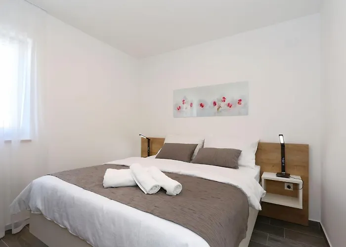 Ankora 1 With Heated Pool