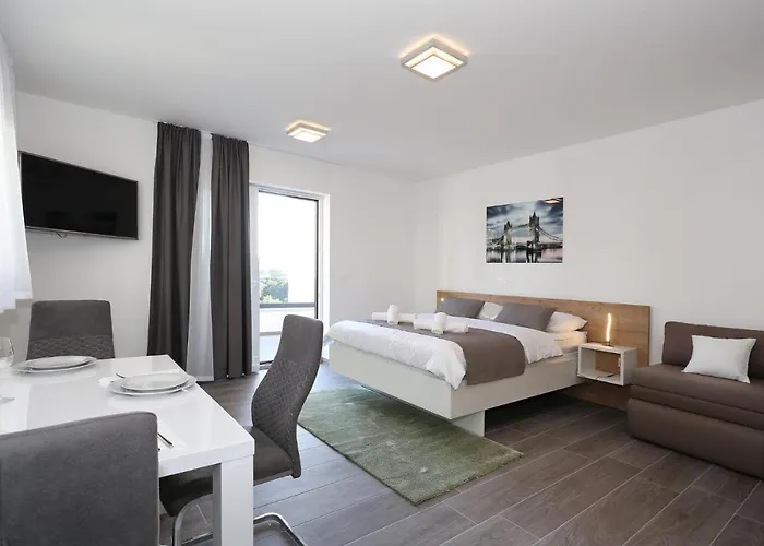 Apartman Ankora 1 With Heated Pool Biograd Na Moru