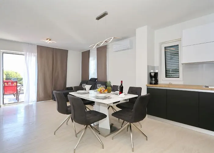 Ankora 1 With Heated Pool