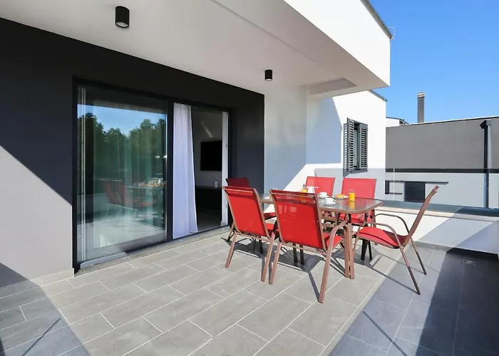 Ankora 1 With Heated Pool