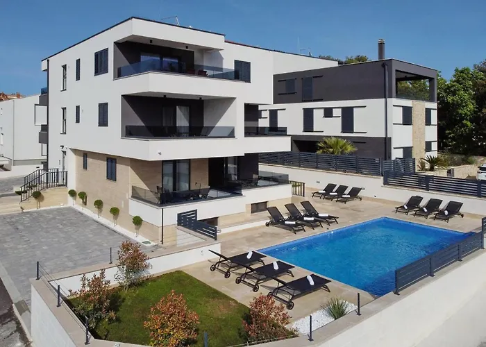 Ankora 1 With Heated Pool